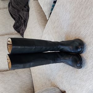 LN Frye Melissa Button Zippered Back Black Boot SZ8